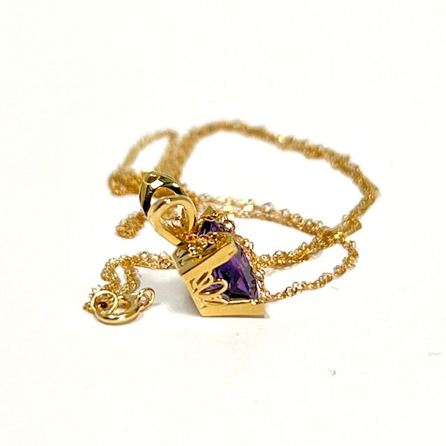 1.40-1.75 Ct Princess Cut Amethyst Pendant in 14K Yellow Gold – AAA Quality Solitaire Scroll Design with 18 Inch Chain
