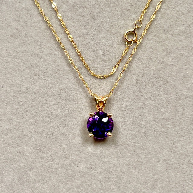 1.45-2.10 Ct Round Checkerboard Amethyst Pendant in 14K Yellow Gold, AAA Amethyst Scroll Necklace with 18 Inch Gold Singapore Chain