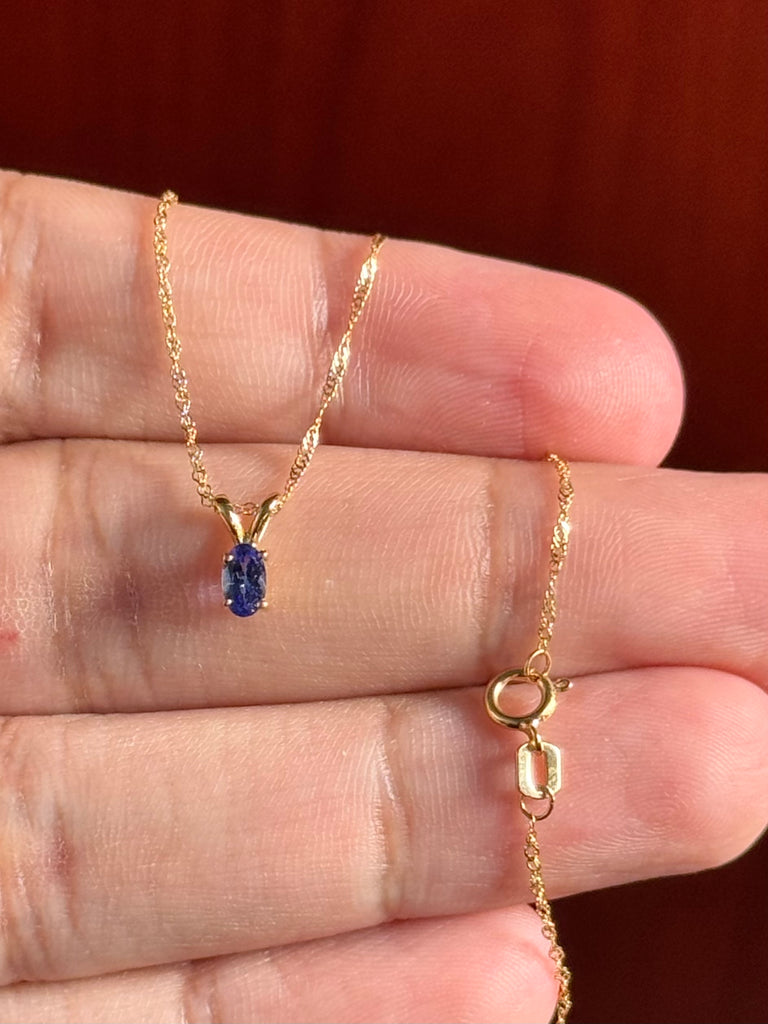 0.20-0.29 Ct Oval Tanzanite Pendant 5x3mm AA Solitaire in 18K Yellow Gold with 18-Inch Chain (Copy)