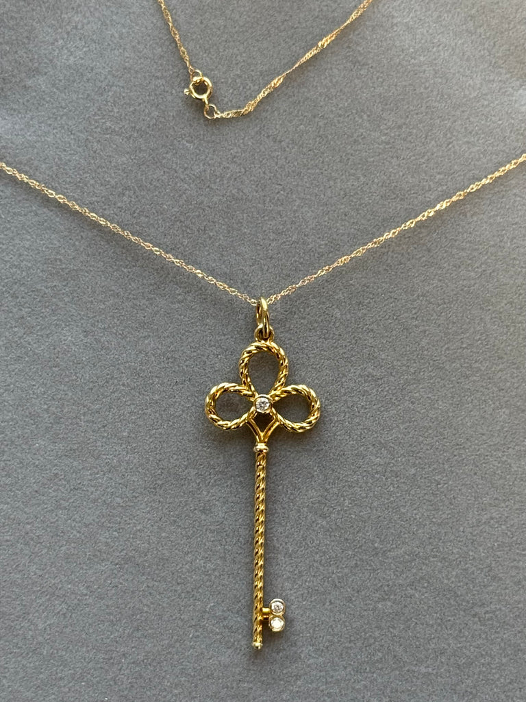 0.05–0.10 Ct Diamond Clover Key Pendant in 14K Yellow Gold – SI2-I1 Clarity, I-J Color, Lucky Charm Necklace, Gift for Her
