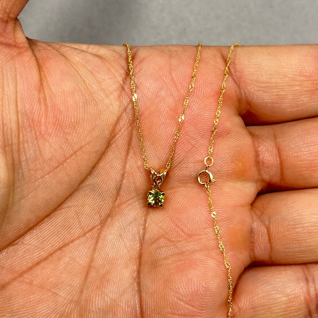 0.23–0.33 Cts 4mm AAA Round Peridot Solitaire Pendant in 14K Yellow Gold | Natural Peridot Necklace, August Birthstone Jewelry for Women