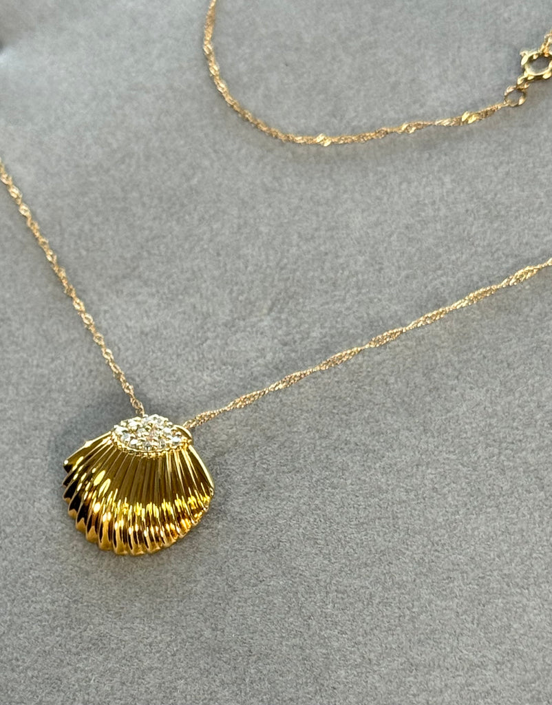 14K Yellow Gold Diamond Seashell Pendant Necklace: Fine Jewelry Gift