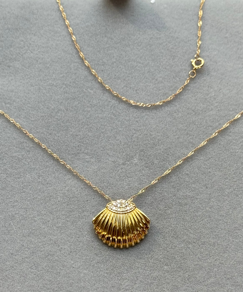 14K Yellow Gold Diamond Seashell Pendant Necklace: Fine Jewelry Gift