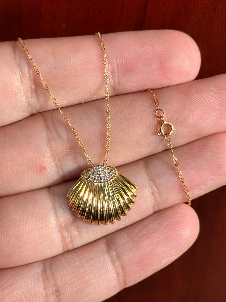 14K Yellow Gold Diamond Seashell Pendant Necklace: Fine Jewelry Gift