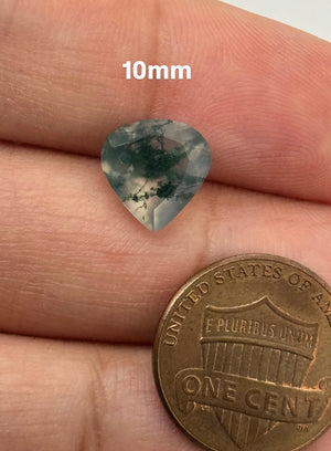 Natural moss agate 10mm heart cabochon loose gemstone, solid shape, green dendritic inclusions for pendants and rings.