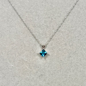 Showcasing 1.14–1.31 Ct London Blue Topaz in 14K White Gold with Sculptural design for refined solitaire elegance