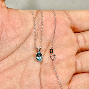 0.52–0.78 Cts AAA Oval Aquamarine Solitaire Scroll Pendant 7x5 mm 18K White Gold – 18” Chain