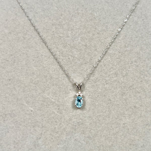 AAA Oval Aquamarine & 0.06 Cts Diamond Pendant 7x5 mm 18K White Gold – 18” Chain