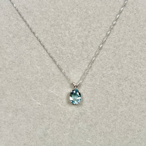 2.03–2.69 Cts AA Oval Aquamarine Solitaire Scroll Pendant 10x8 mm 14K White Gold – 18” Chain