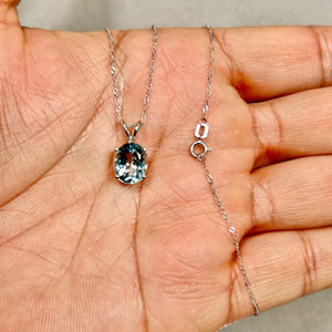2.03–2.69 Cts AA Oval Aquamarine Solitaire Pendant 10x8 mm Platinum – 18” White Gold Chain