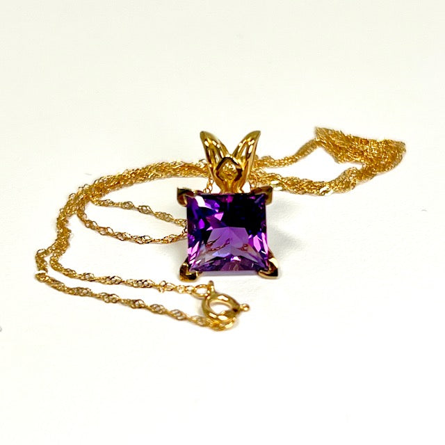 2.10 Ct Princess Cut Amethyst Pendant in 14K Yellow Gold – AAA Solitaire Amethyst Scroll Necklace with 18 Inch Chain – Gift for Her
