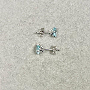 1.25–1.55 CTS Platinum aquamarine studs women prefer, AA round 6 mm aquamarine with refined sculptural prongs