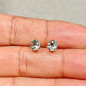 1.25–1.55 CTS 18K Yellow Gold Aquamarine Studs women choose for Sculptural three-prong geometry