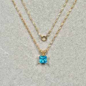 0.80–1.00 Cts AAA Princess Swiss Blue Topaz Scroll Solitaire Pendant 14K Yellow Gold – 18” Chain