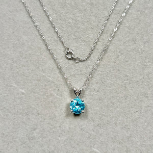 1.40–1.60 Cts Round Swiss Blue Topaz 14K White Gold Pendant for women featuring balanced solitaire craftsmanship