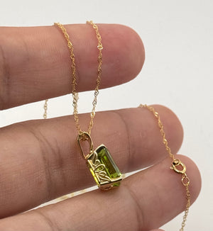 Classic yellow gold pendant featuring a 10x8 mm Emerald Cut Peridot stone