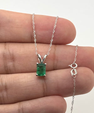 Side view of platinum pendant setting with polished finish and secure prong craftsmanship 