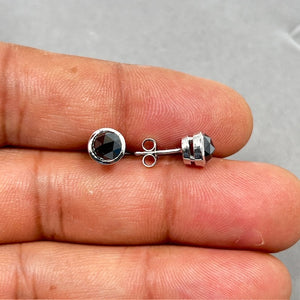 0.80–0.98 Ct Black Diamond Men’s Stud Earrings in 14K White Gold – Round Rose Cut Solitaire Bezel Set AA Quality