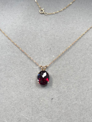 Natural Oval Garnet women Pendant 5.20–6.90 Cts AAA Red Gemstone Set in 14K Yellow Gold with 18 Inch Chain