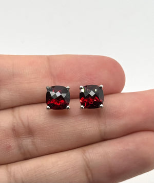 Four-prong garnet earring setting with polished 14K white gold craftsmanship detail 