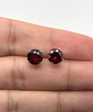 Four-prong garnet earring setting with polished 14K white gold back detail 