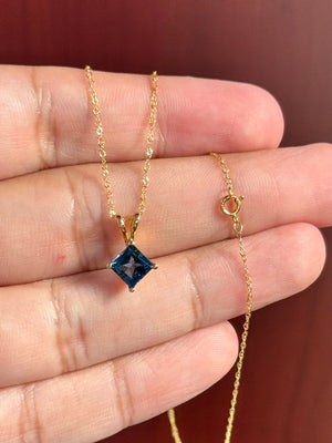 1.14-1.31 Ct Princess London Blue Topaz Pendant 6mm in 14K Yellow Gold – AA Solitaire Necklace with 18-Inch Gold Chain
