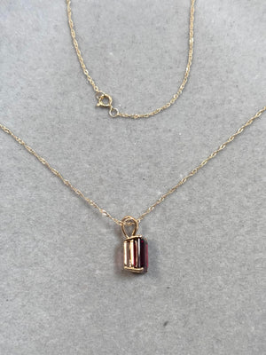 3.24–4.10 Cts AAA Emerald-Cut Garnet Solitaire Pendant 14K Yellow Gold – 18” Chain