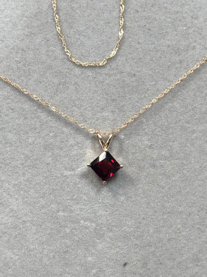 1.85–2.35 Ct Garnet Solitaire Pendant 14K Yellow Gold | Princess Cut January Birthstone Necklace | Fine Gold Jewelry Gift