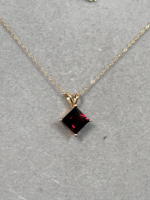 2.35–2.90 Ct Garnet Solitaire Pendant 14K Yellow Gold | Princess Cut Red Garnet Necklace | January Birthstone Jewelry