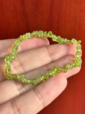 Peridot Bracelet, 6-7 Inch Expandable, Natural Beaded Jewelry, Adjustable Stretch, Healing Crystal, Handmade Gift