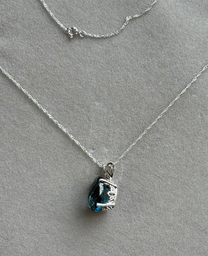 14K White Gold London Blue Topaz Pendant, AAA Oval Checkerboard 14x10 mm, 8.63 Ct, Scroll Solitaire, 18" Chain