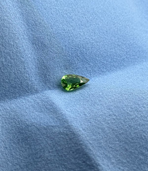 Natural tsavorite pear shape 1.00 ct green garnet gemstone
