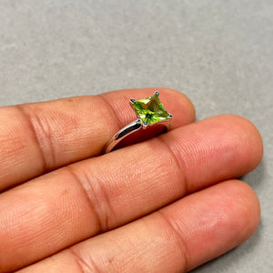 Princess Cut Peridot Ring: 1.75 Ct Solitaire, 14K White Gold, Size 6.5