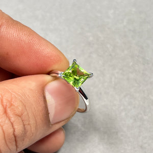 1.75 Ct princess cut peridot solitaire ring in 14K white gold with rhodium finish, featuring a vivid green AAA natural peridot gemstone in a secure V-prong setting. Elegant minimal design with 7 mm square peridot, perfect for engagement ring style, anniversary jewellery, or everyday women’s gemstone ring. 
