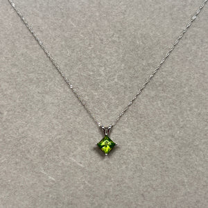 0.90–1.50 Cts Peridot Solitaire Pendant in 14K White Gold | Natural Princess-Cut Peridot  August Birthstone Jewelry, Elegant Peridot Pendant