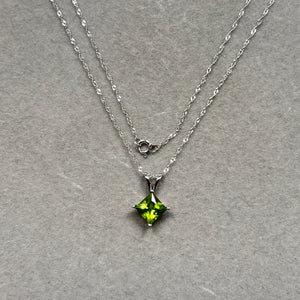 0.90–1.50 Cts Peridot Solitaire Pendant in 14K White Gold | Natural Princess-Cut Peridot  August Birthstone Jewelry, Elegant Peridot Pendant