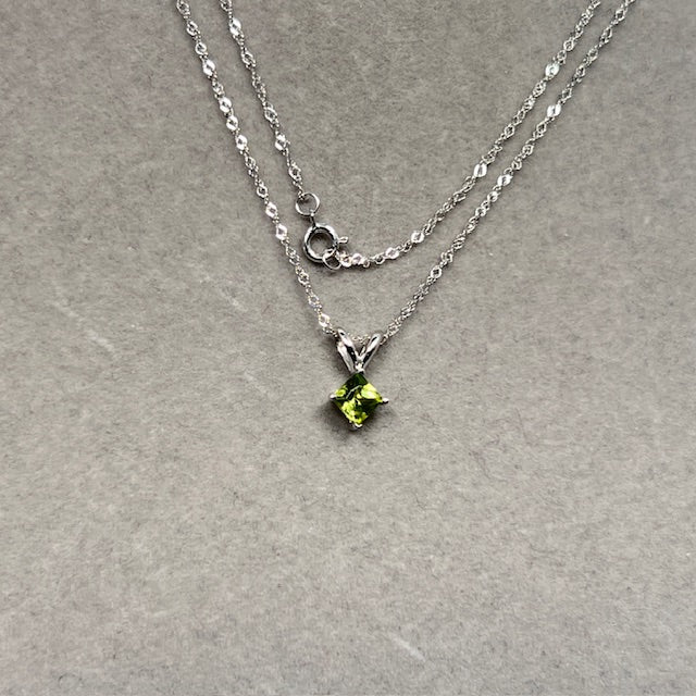 0.30–0.40 Cts Peridot Solitaire Pendant in 14K White Gold | Natural Princess-Cut Peridot, August Birthstone Jewelry, Peridot Pendant
