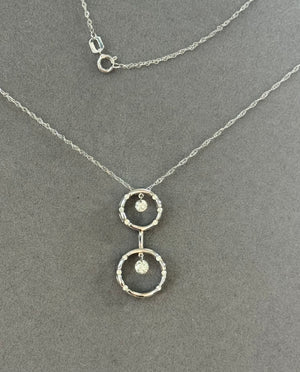 18K White Gold Diamond Circle Pendant Necklace (0.25-0.30 Ct)