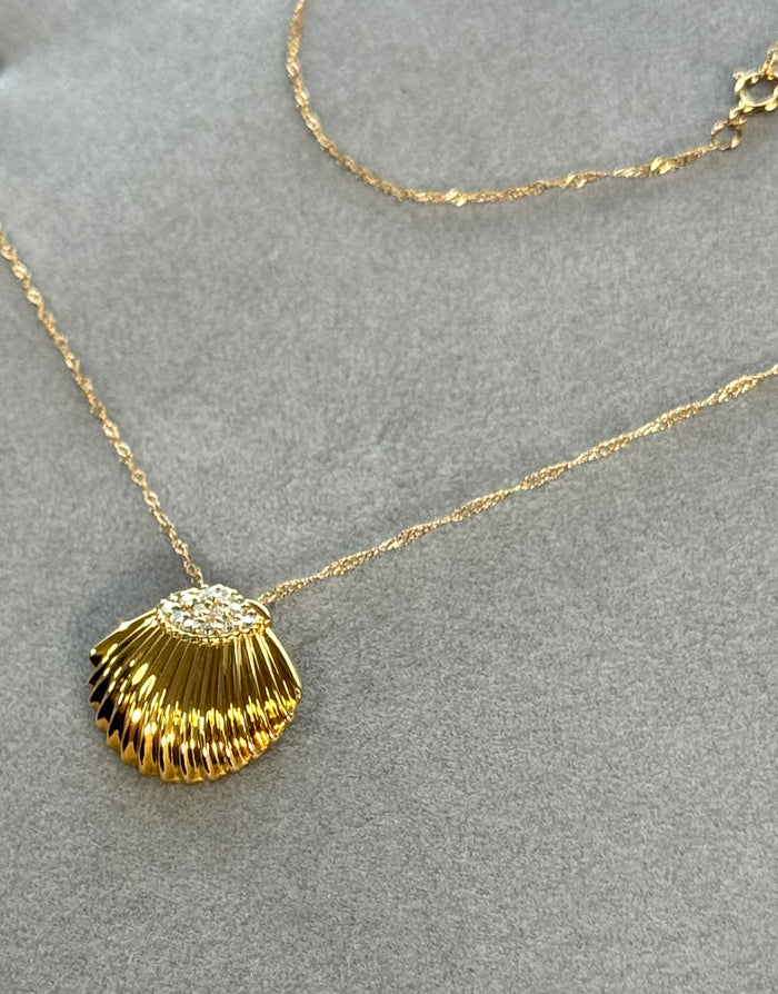 14K Yellow Gold Diamond Seashell Pendant Necklace: Fine Jewelry Gift