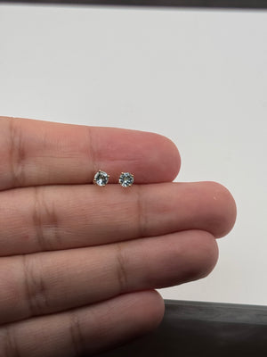 aquamarine stud earrings in 14K yellow gold 4mm