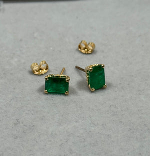 1.83–2.25 Ct Natural Emerald Stud Earrings – 7x5mm AA Emerald-Cut Gemstones in 18K Yellow Gold Scroll Setting