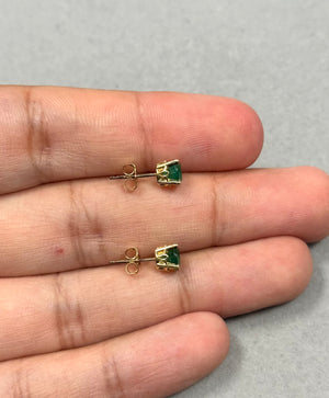 0.61-0.95 Ct Round Natural Emerald Stud Earrings in 18K Yellow Gold – 5mm AA Green Gemstone Scroll Design for Women