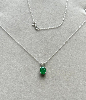 AA Oval Natural Emerald Scroll Solitaire Pendant 0.84–1.35 Ct (8x6 mm) in Platinum