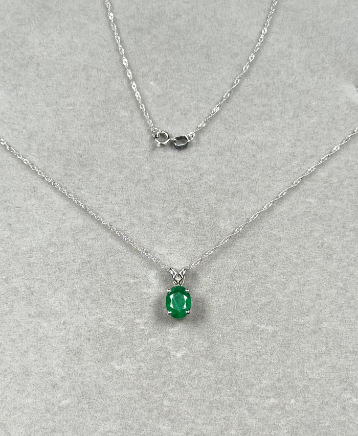 AA Oval Natural Emerald Scroll Solitaire Pendant 0.84–1.35 Ct (8x6 mm) in Platinum
