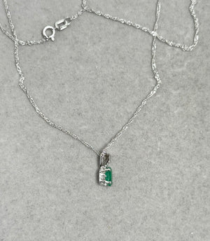 Natural Emerald Pendant – 0.35–0.47 Ct 6x4 mm AAA Oval Emerald Scroll Solitaire Necklace in Platinum