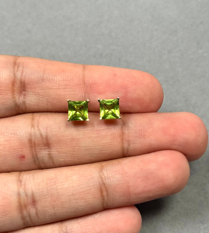 2.00–2.50 Cts Peridot Stud Earrings in 14K Yellow Gold | Natural Peridot  Earrings, August Birthstone, Round Peridot Studs for Women