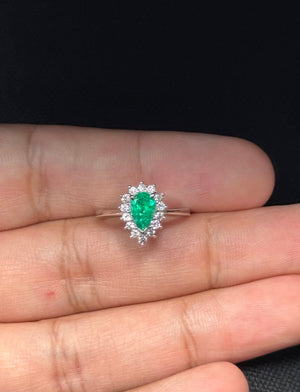 18K White Gold Ring with 0.67 ct AA Quality Natural Emerald Pear 8×5 mm + 0.28 ct Diamond Accents | Luxury Gemstone Jewelry Gift