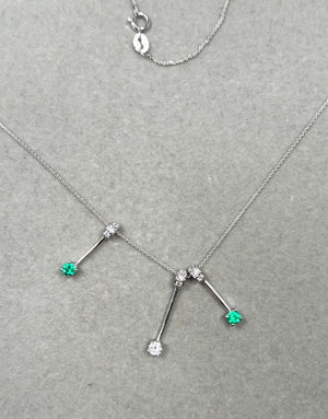 Singapore chain with emerald and diamond pendant in white gold