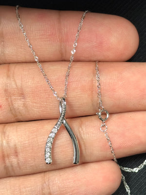 Diamond pendant in 18K white gold with 18 stones