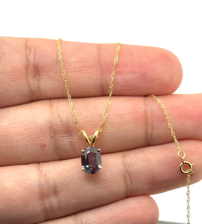 1.00–1.97 Ct 8x6mm AAA Oval Lab-Created Alexandrite Solitaire Pendant in 14K Yellow Gold